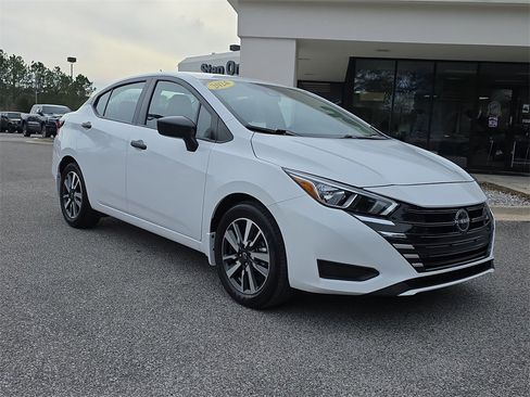 Used 2024 Nissan Versa S w/ S Plus Package image 2