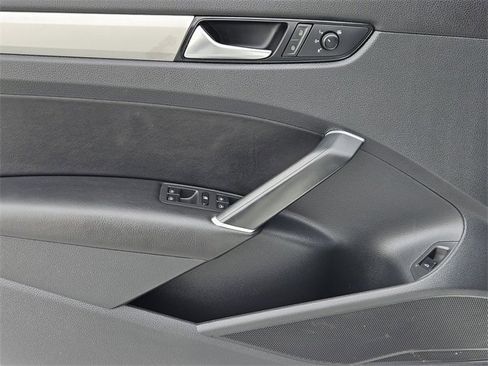 Used 2020 Volkswagen Passat 2.0T SE image 23