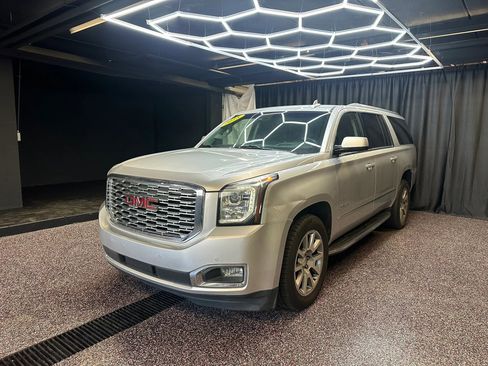 Used 2018 GMC Yukon XL Denali RWD image 3