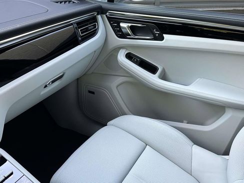 Certified 2025 Porsche Macan S image 26