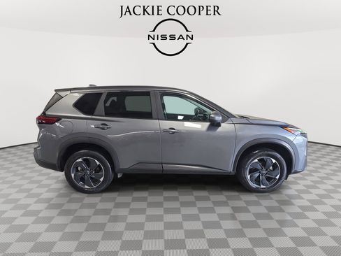 Used 2024 Nissan Rogue SV AWD/4WD image 4