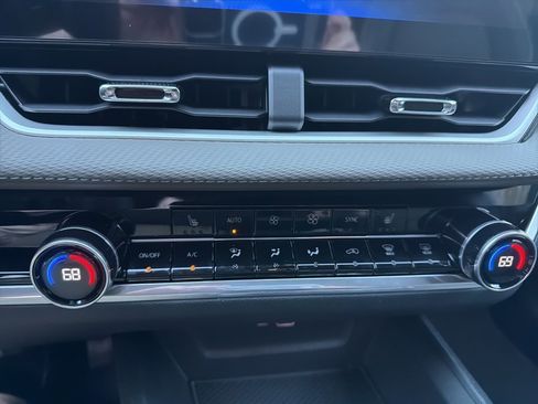 New 2026 Chevrolet Equinox LT image 18