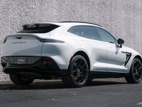 Used 2021 Aston Martin DBX image 6