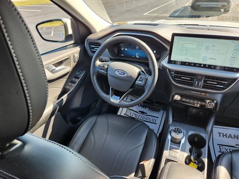 Used 2025 Ford Escape Platinum w/ Premium Technology Package image 14