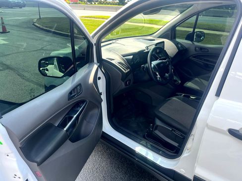 Used 2022 Ford Transit Connect XL image 12