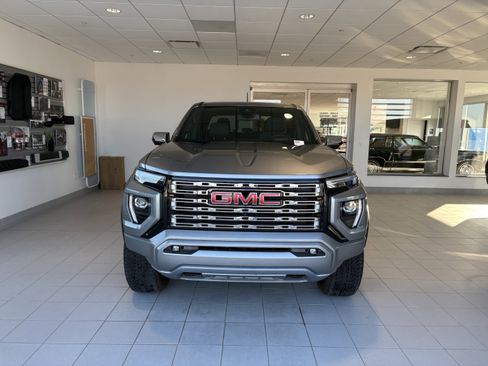 Used 2025 GMC Canyon Denali image 7
