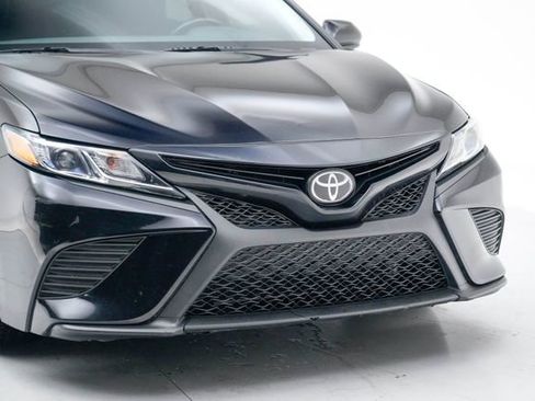 Used 2020 Toyota Camry SE image 10