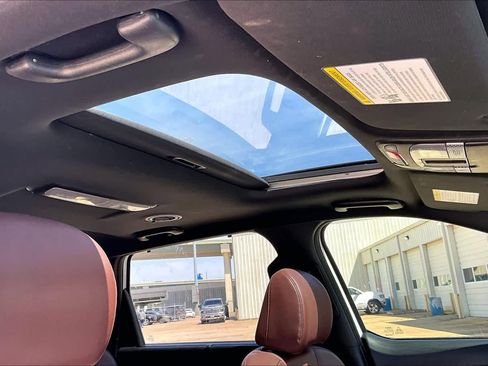 Used 2023 Kia Telluride EX w/ EX Captain's Chair Package image 13