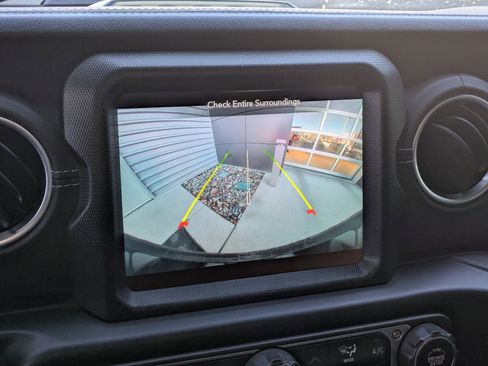 Used 2022 Jeep Wrangler Unlimited Sahara w/ Cold Weather Group image 21