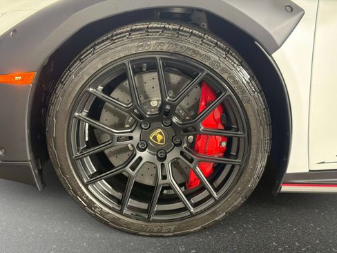 Used 2023 Lamborghini Huracan Sterrato image 12