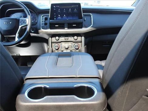 Used 2023 Chevrolet Suburban Z71 image 31