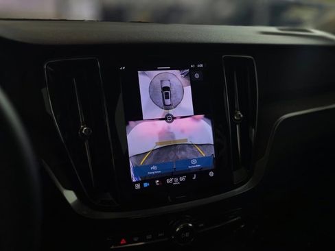 Used 2025 Volvo V60 B5 Cross Country Plus image 22