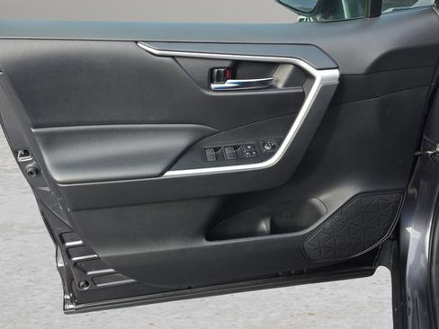 Used 2022 Toyota RAV4 XLE image 9