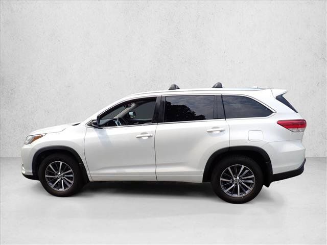 Used 2017 Toyota Highlander XLE AWD/4WD image 2