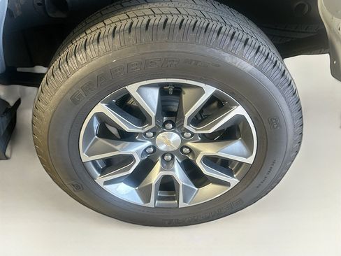Used 2024 Chevrolet Silverado 1500 LT AWD/4WD image 11