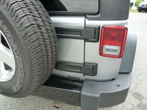 Used 2016 Jeep Wrangler Sport AWD/4WD image 7