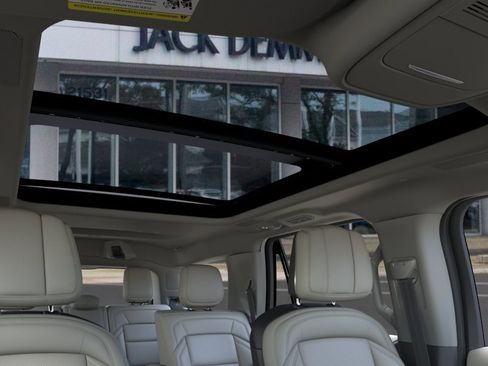 New 2026 Lincoln Navigator Reserve AWD/4WD image 22