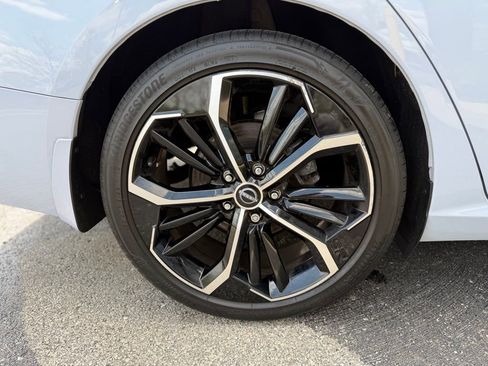 Used 2023 Nissan Altima 2.5 SR w/ SR Premium Package FWD image 6
