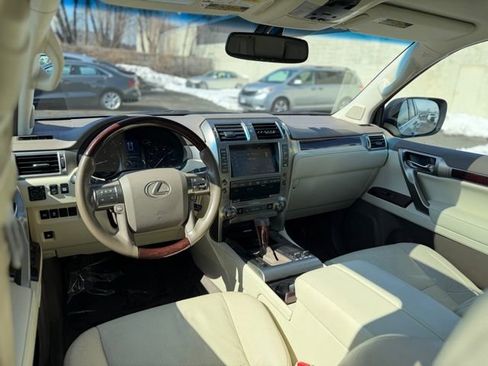 Used 2019 Lexus GX 460 Premium w/ Premium Package image 18