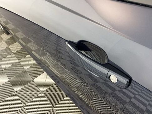 Used 2015 Chevrolet Camaro SS w/ Silver Rally Stripe Package image 11