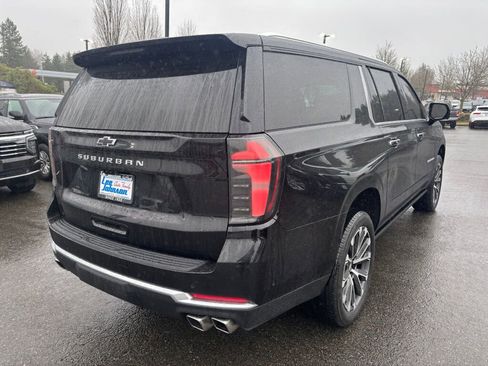 Used 2025 Chevrolet Suburban High Country image 5