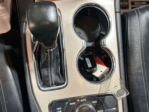 Used 2017 Jeep Grand Cherokee Limited image 30