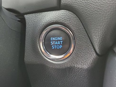Used 2019 Toyota RAV4 XLE FWD image 31