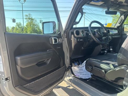 Used 2021 Jeep Wrangler Unlimited Sport AWD/4WD image 23