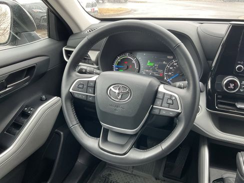 Used 2024 Toyota Highlander LE image 18