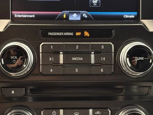 Used 2015 Ford F150 Lariat w/ Equipment Group 502A Luxury AWD/4WD image 39