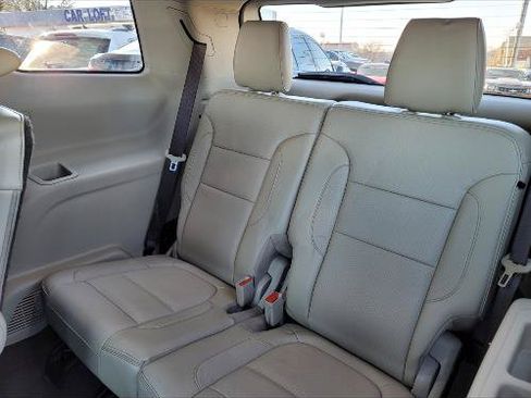 Used 2017 GMC Acadia Denali w/ Technology Package FWD image 20