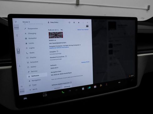 Used 2023 Tesla Model X Plaid image 27