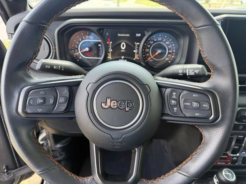 Used 2025 Jeep Gladiator Mojave w/ Dual Top Group AWD/4WD image 14