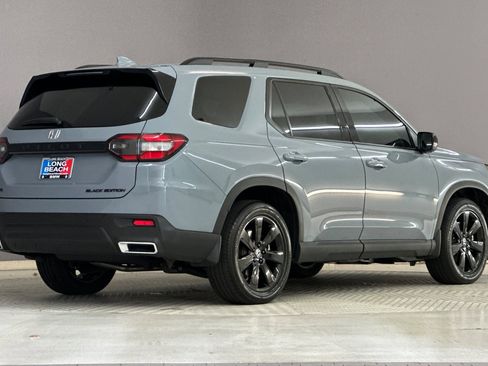 Used 2025 Honda Pilot Black Edition image 8