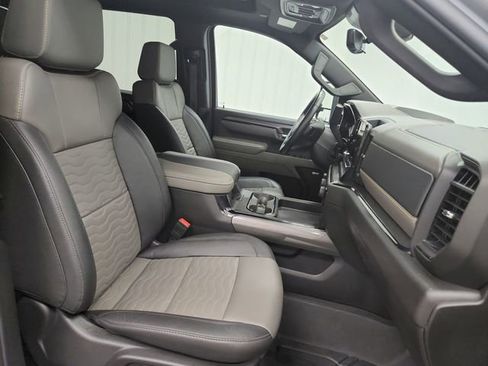 Used 2025 Chevrolet Silverado 2500 ZR2 w/ Technology Package image 41