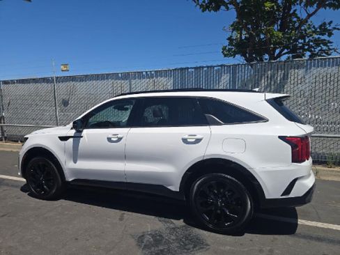 Used 2023 Kia Sorento SX AWD/4WD image 4