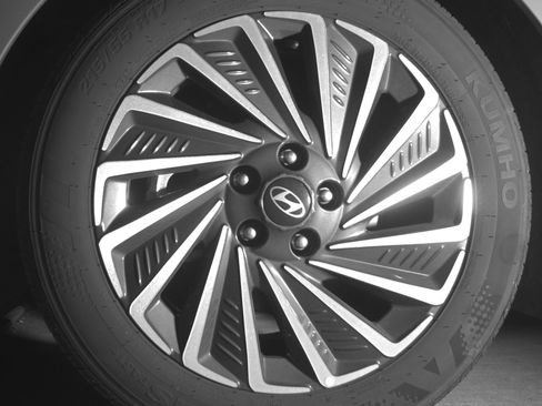 Used 2025 Hyundai Sonata SEL FWD image 12