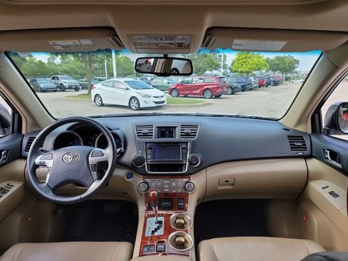 Used 2013 Toyota Highlander Limited AWD/4WD image 18