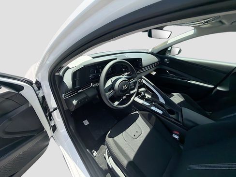 New 2026 Hyundai Elantra SE FWD image 7