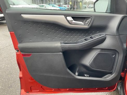 Used 2020 Ford Escape SE image 17