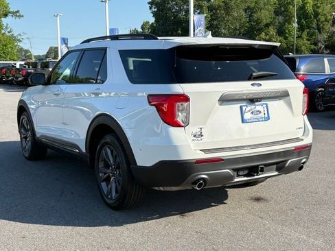 Used 2023 Ford Explorer XLT w/ Equipment Group 202A AWD/4WD image 3