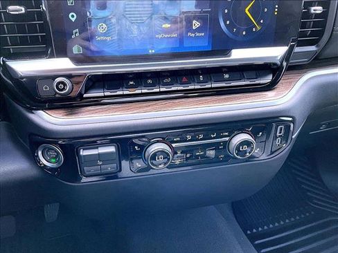 Used 2025 Chevrolet Silverado 1500 LT image 24
