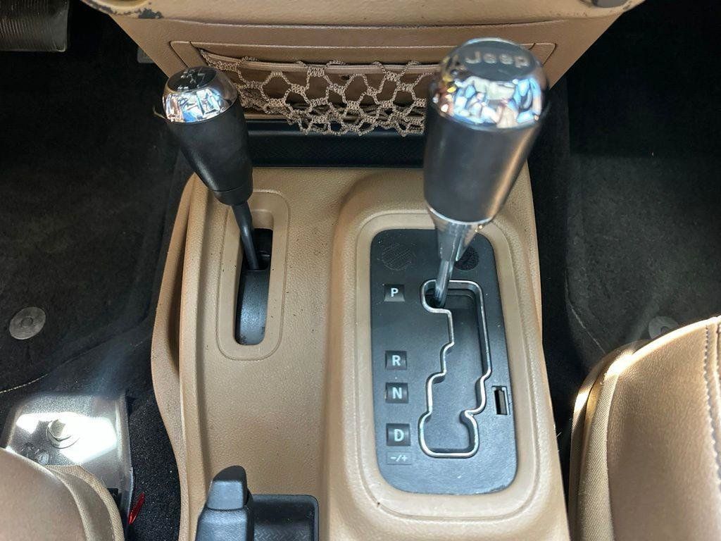Used 2014 Jeep Wrangler Unlimited Sahara w/ Connectivity Group AWD/4WD image 33
