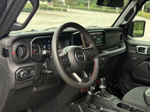 Used 2024 Jeep Wrangler Unlimited Rubicon AWD/4WD image 9
