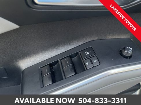 Used 2023 Toyota Highlander L image 26