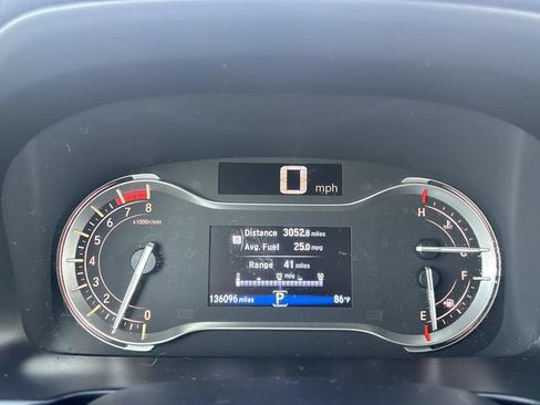 Used 2016 Honda Pilot Touring image 2