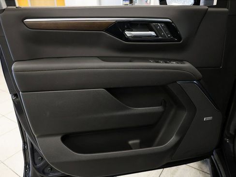 New 2026 Chevrolet Suburban High Country AWD/4WD image 15