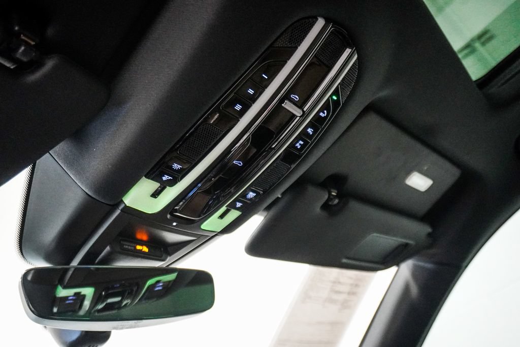 Used 2023 Porsche Cayenne AWD/4WD image 28