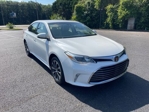 Used 2017 Toyota Avalon XLE FWD image 1
