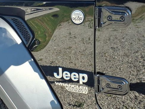 Used 2021 Jeep Wrangler Unlimited Sport AWD/4WD image 14